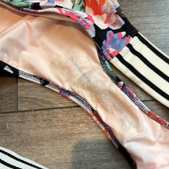 Shade & Shore bottoms Victoria’s Secret top - Picture 7 of 7